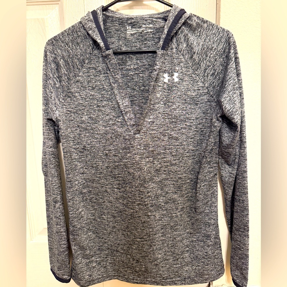 Under Armour Lightweight Grey Pullover Shirt With Hood